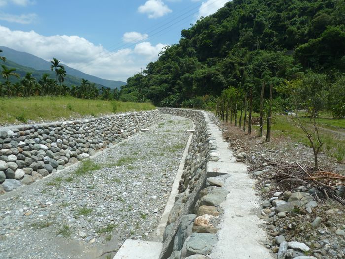 吉利潭河道整治-側面遠照